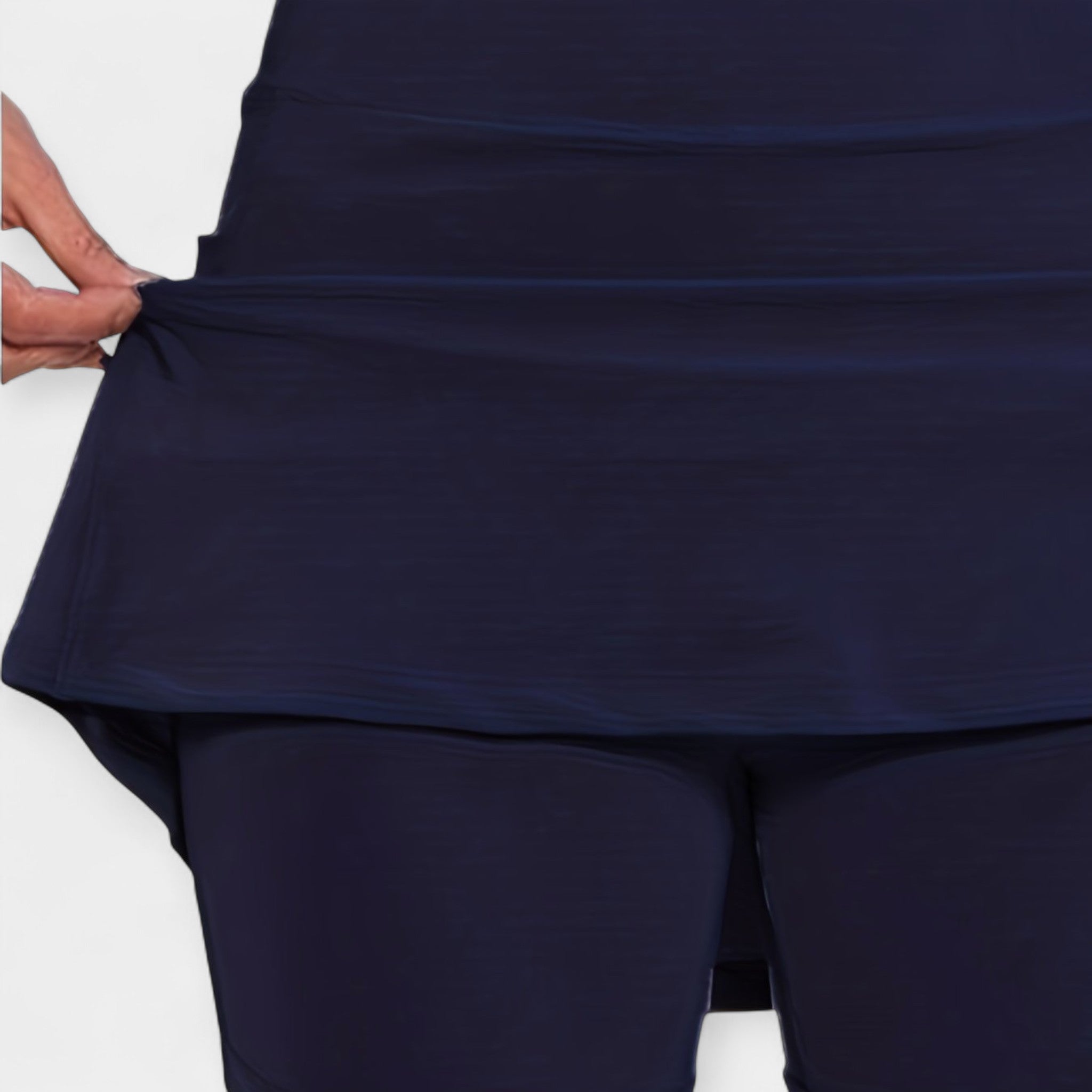 Hochgeschnittene Shorts mit Rock