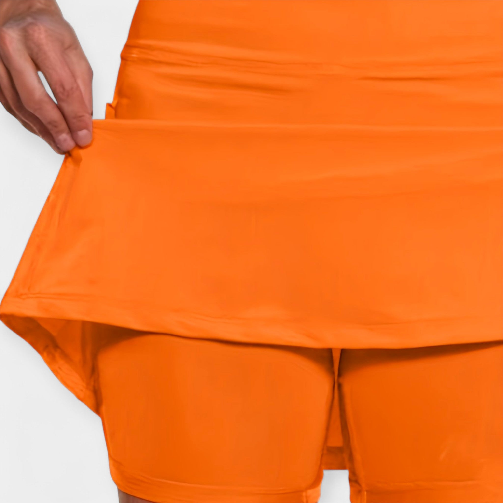 Hochgeschnittene Shorts mit Rock