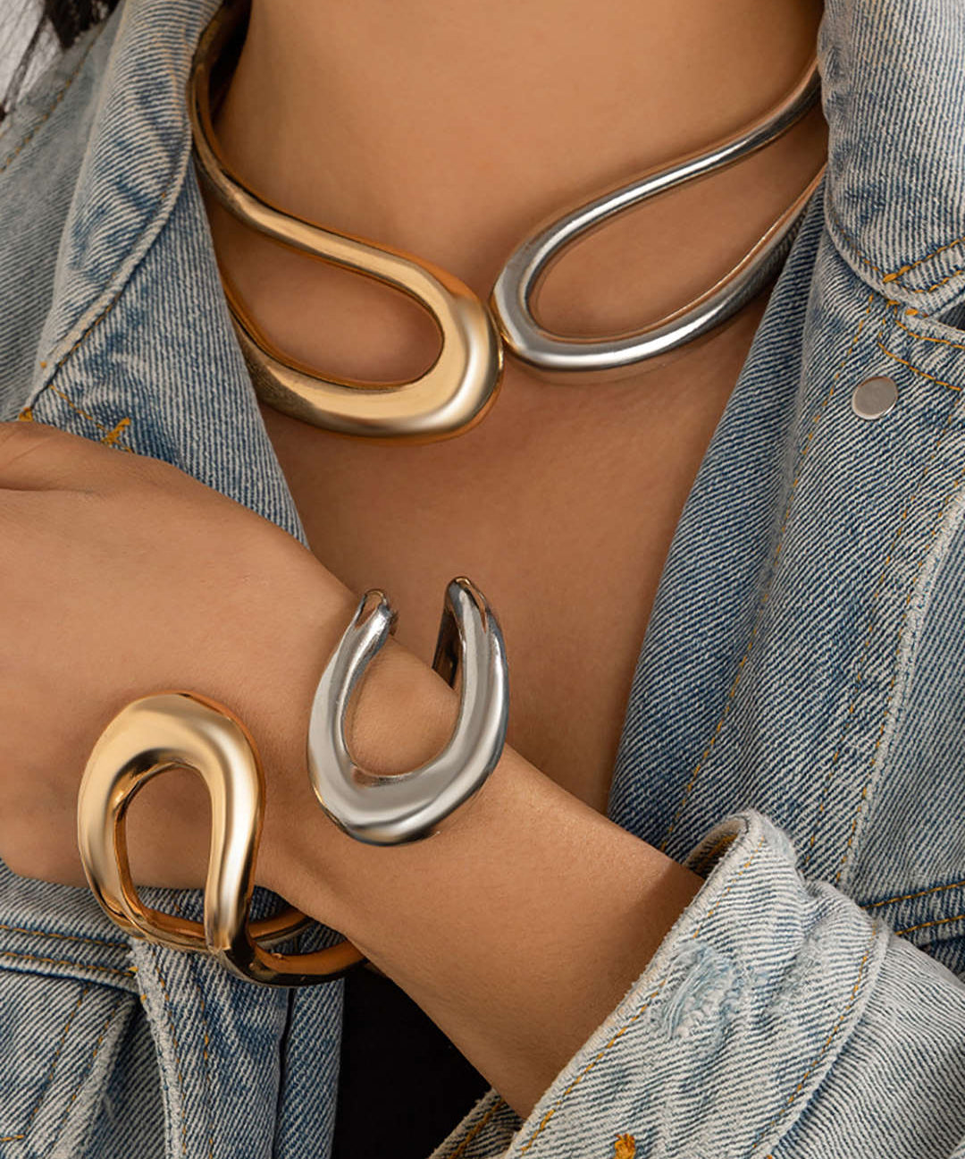 Asymmetrisches Schnittarmband