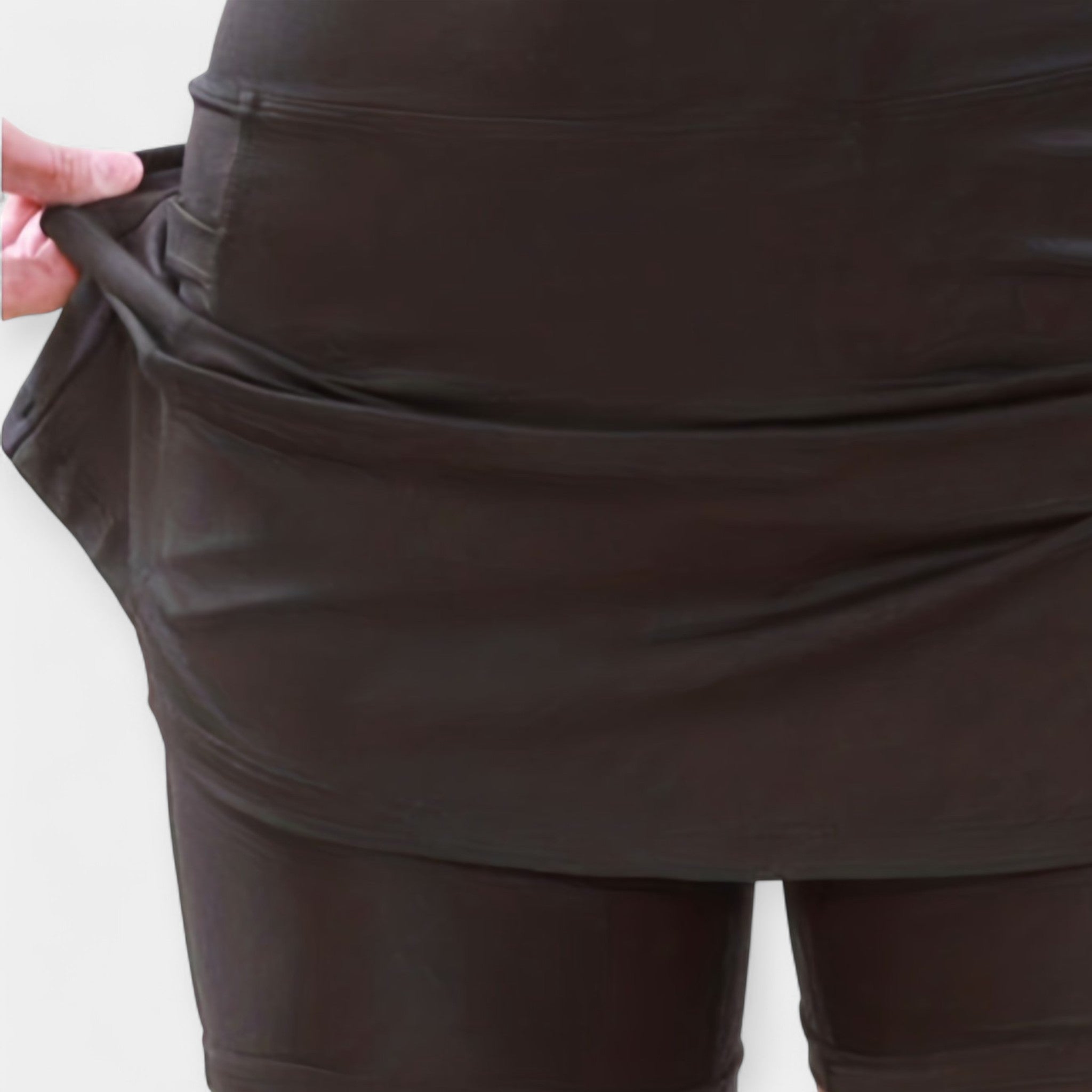 Hochgeschnittene Shorts mit Rock