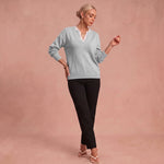 Erika V-Ausschnitt Pullover mit Spitzenbesatz – Hellgrau – 1