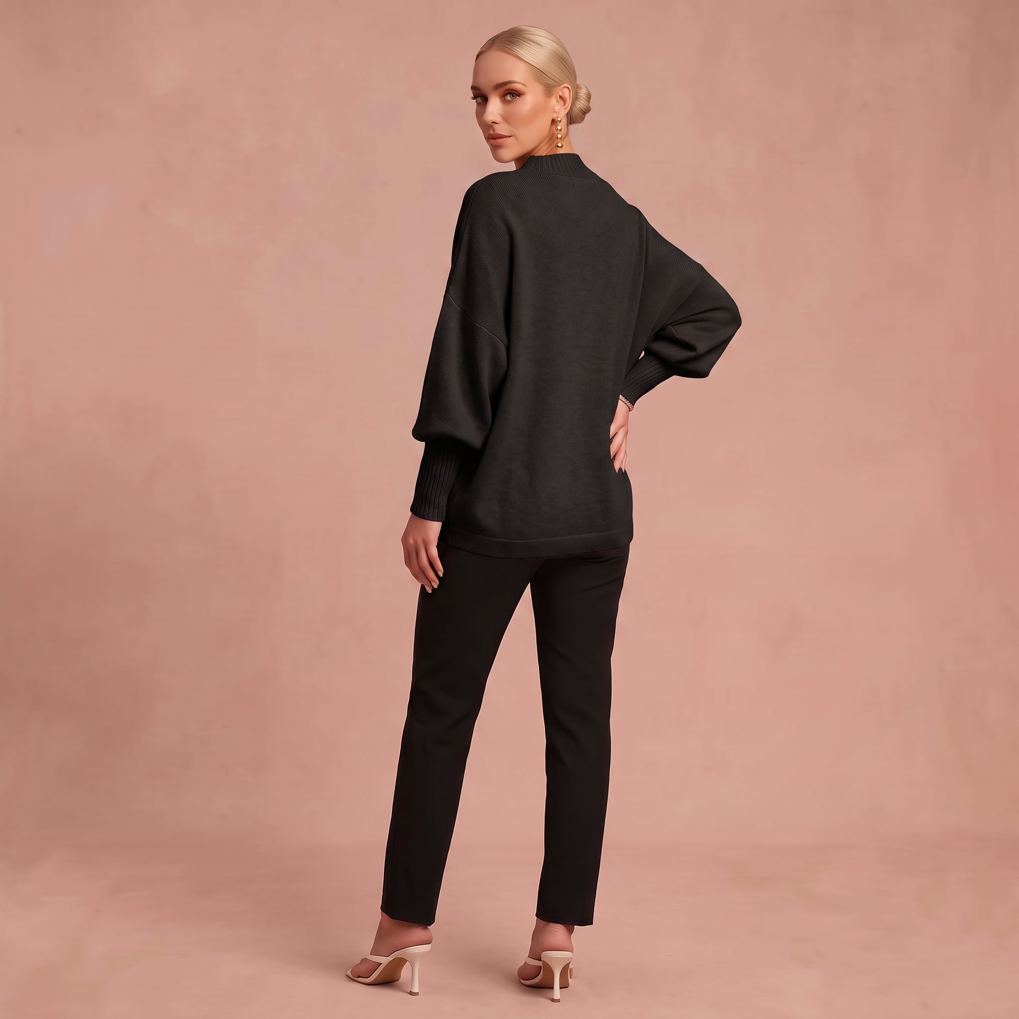 Essenz | Raffinierter Wollmischpullover – Schwarz – 2