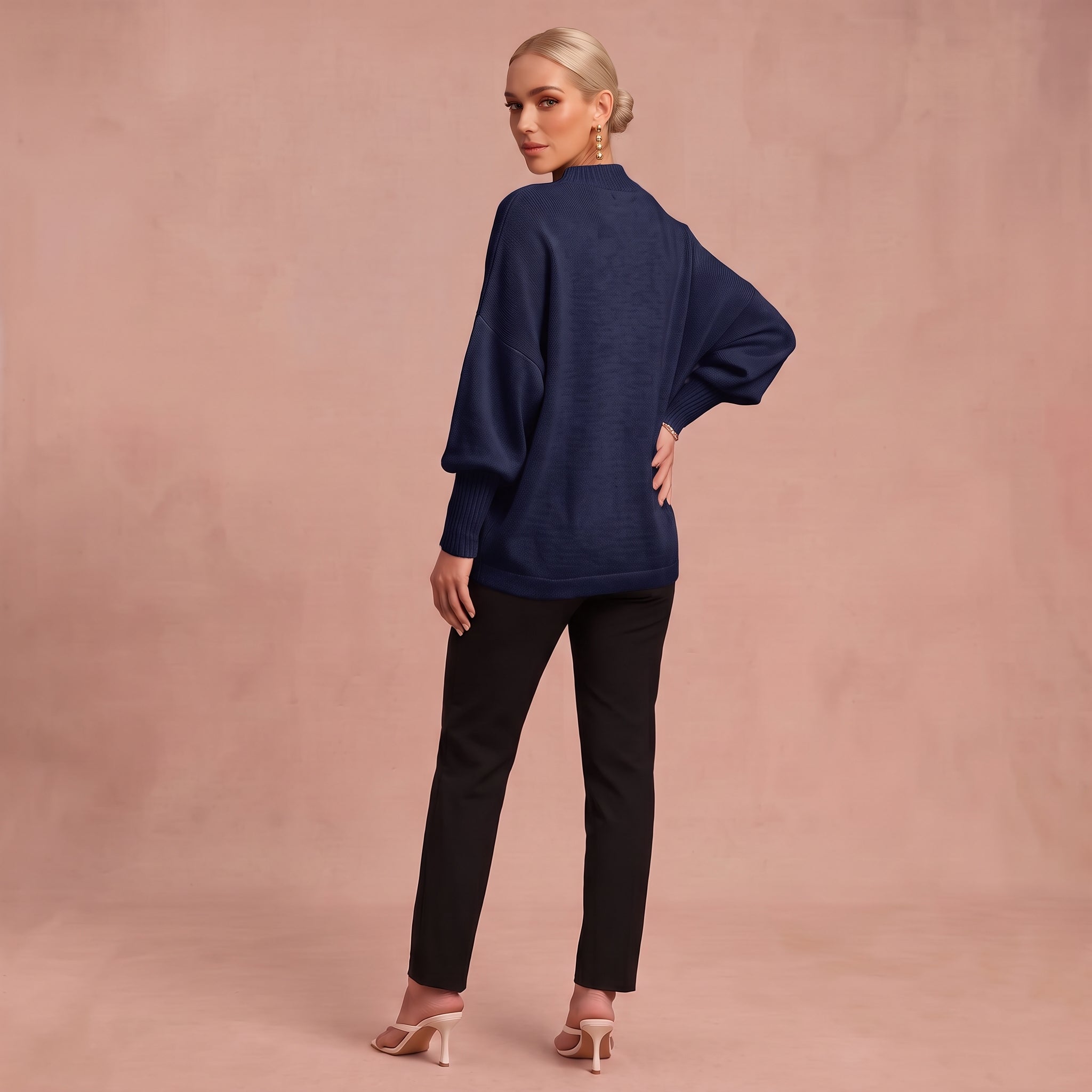 Essenz | Raffinierter Wollmischpullover – Marineblau – 2