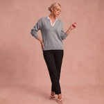Erika V-Ausschnitt Pullover mit Spitzenbesatz – Grau – 1