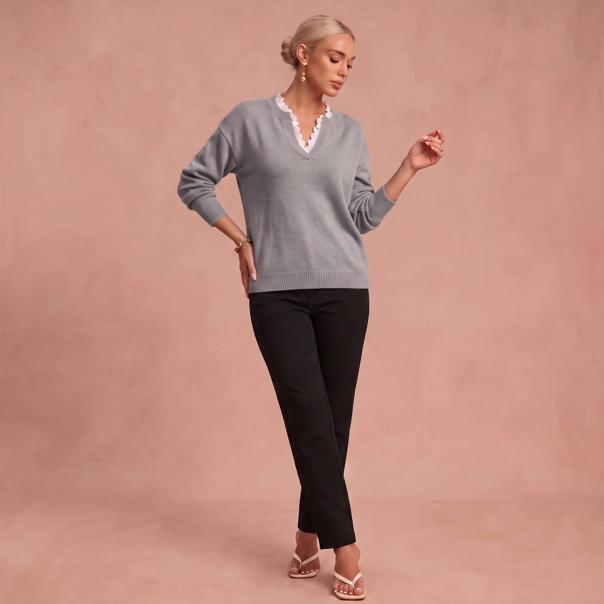 Erika V-Ausschnitt Pullover mit Spitzenbesatz – Grau – 1