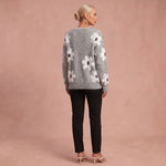 ASTRID | Eleganter Blumen-Pullover mit V-Ausschnitt – 3