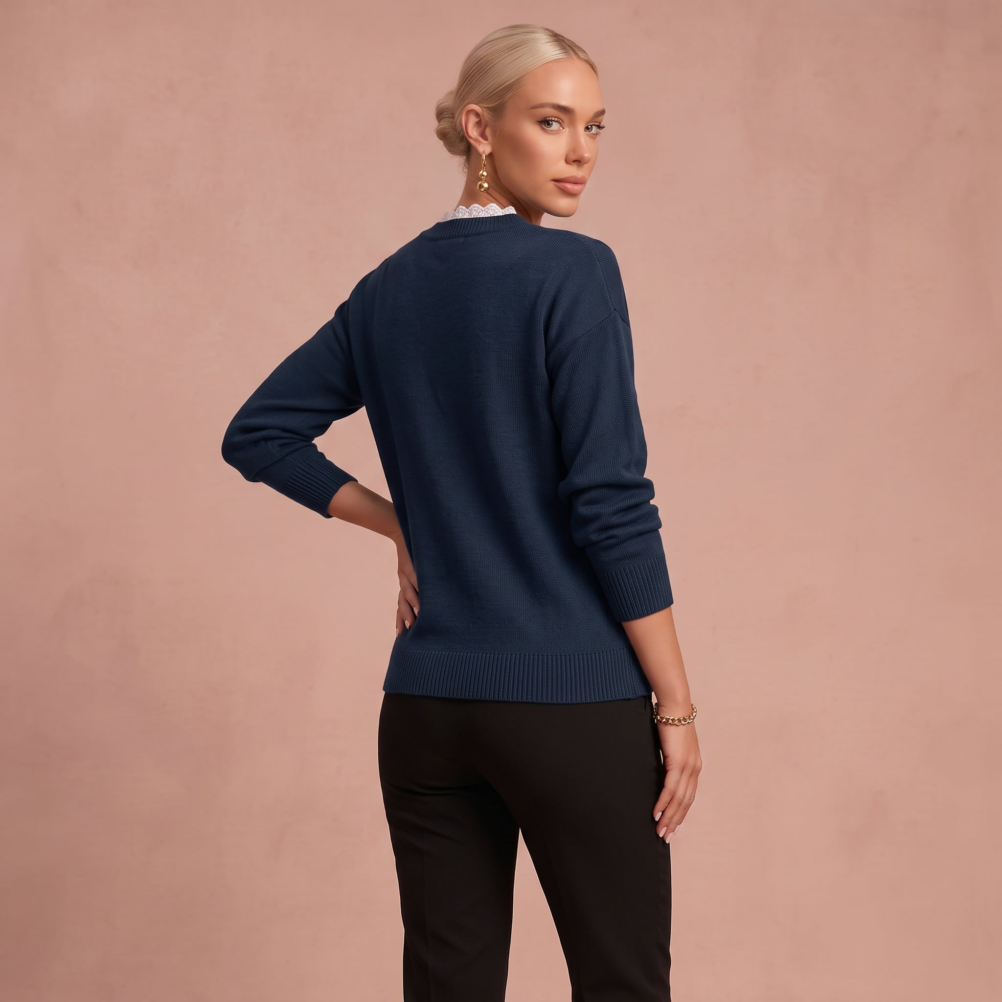 Erika V-Ausschnitt Pullover mit Spitzenbesatz – 2