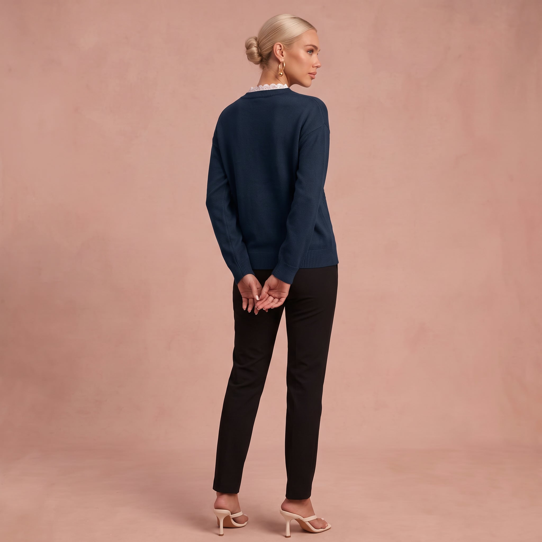 Erika V-Ausschnitt Pullover mit Spitzenbesatz – 3
