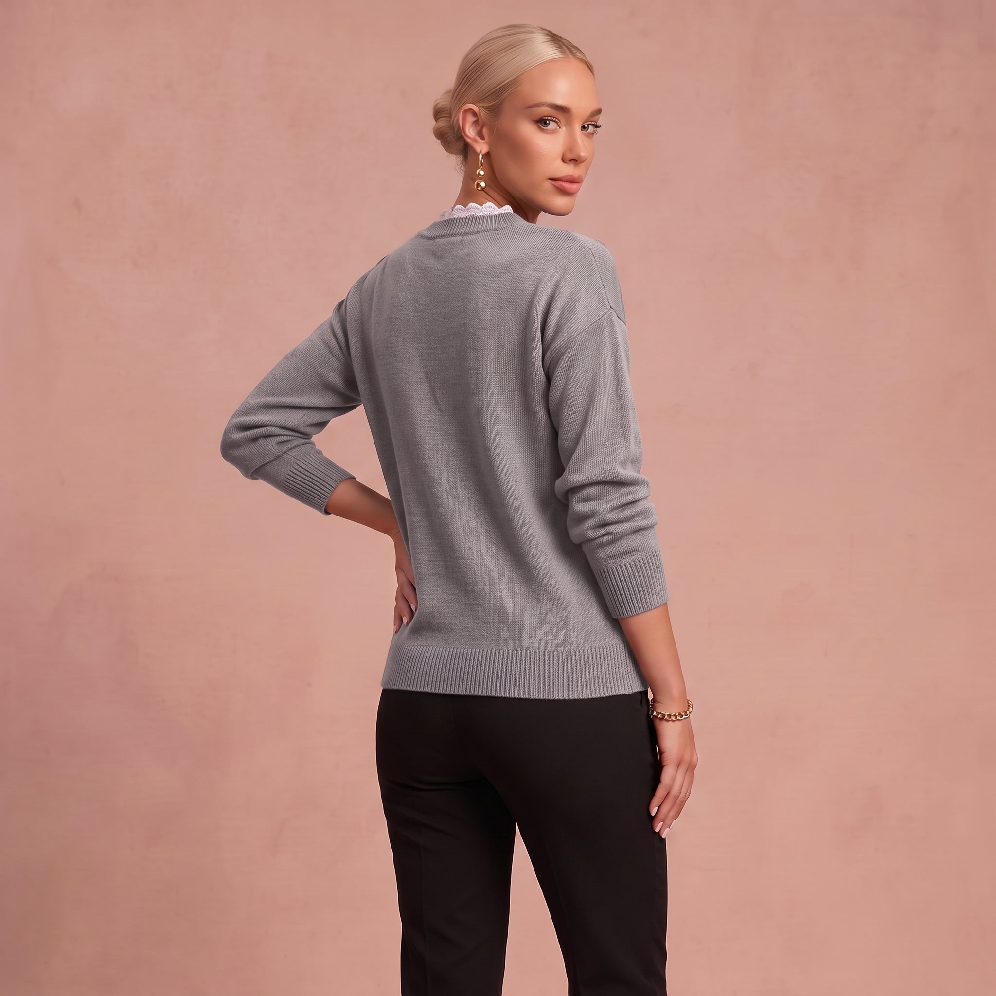 Erika V-Ausschnitt Pullover mit Spitzenbesatz – Grau – 2