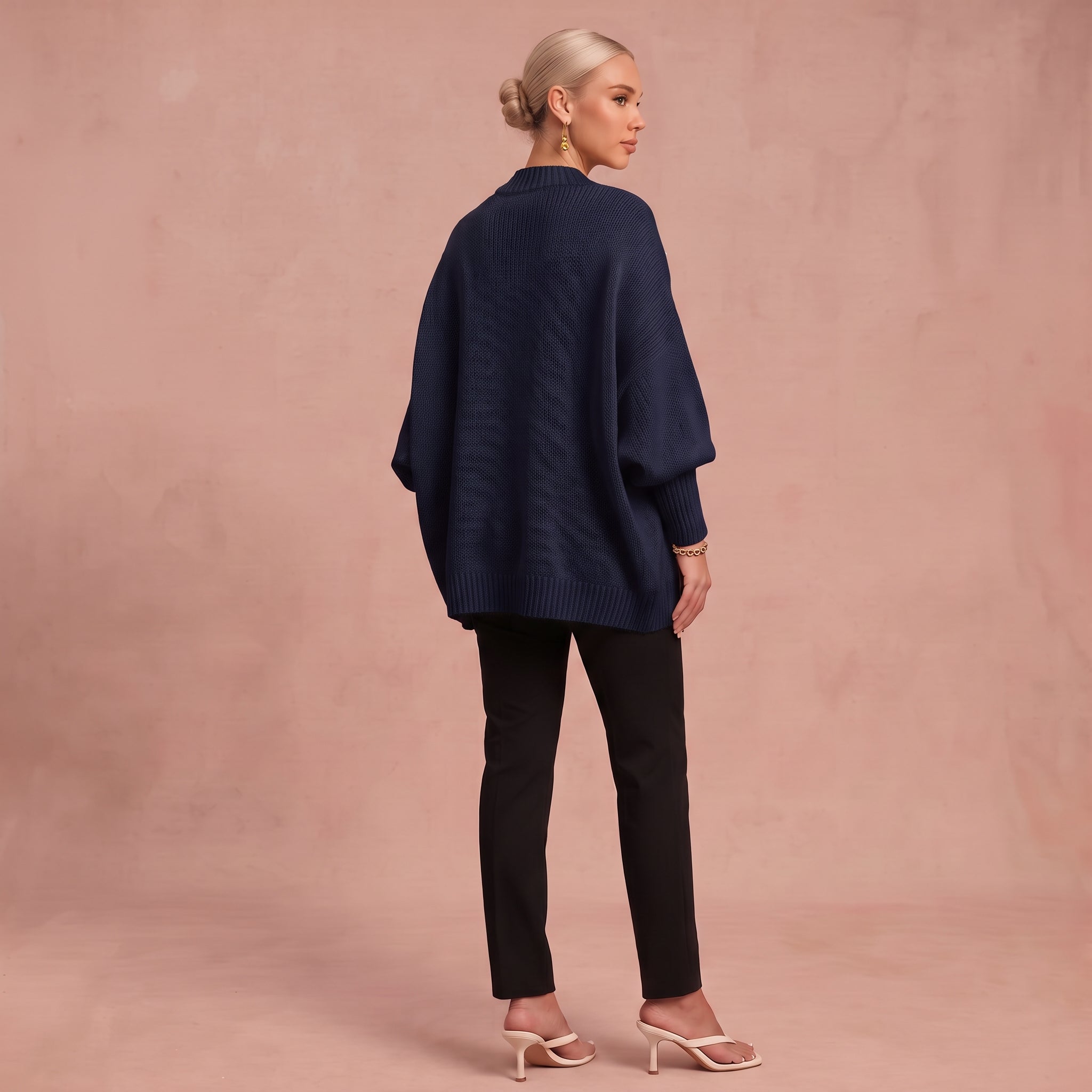 Essenz | Raffinierter Wollmischpullover – Marineblau – 3