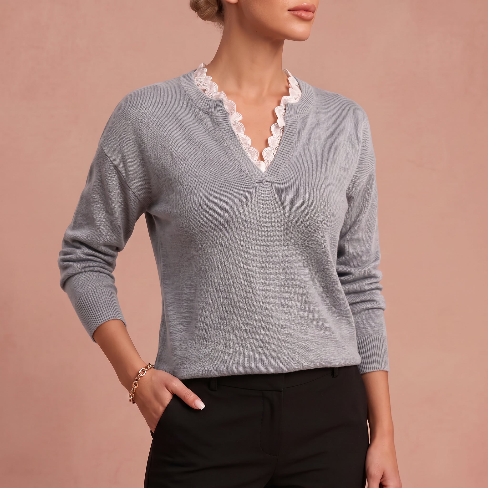 Erika V-Ausschnitt Pullover mit Spitzenbesatz – Grau – 4