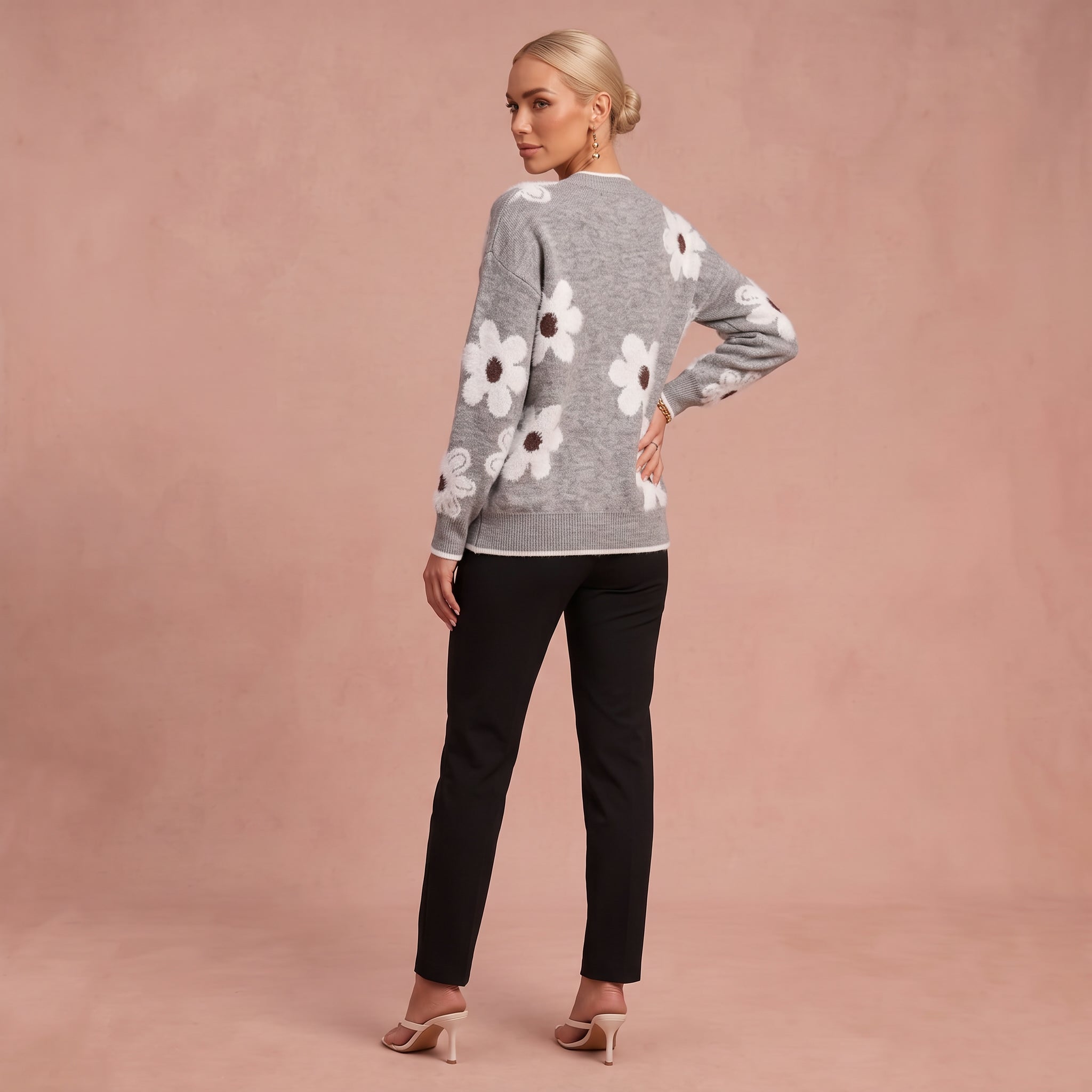 ASTRID | Eleganter Blumen-Pullover mit V-Ausschnitt – 2