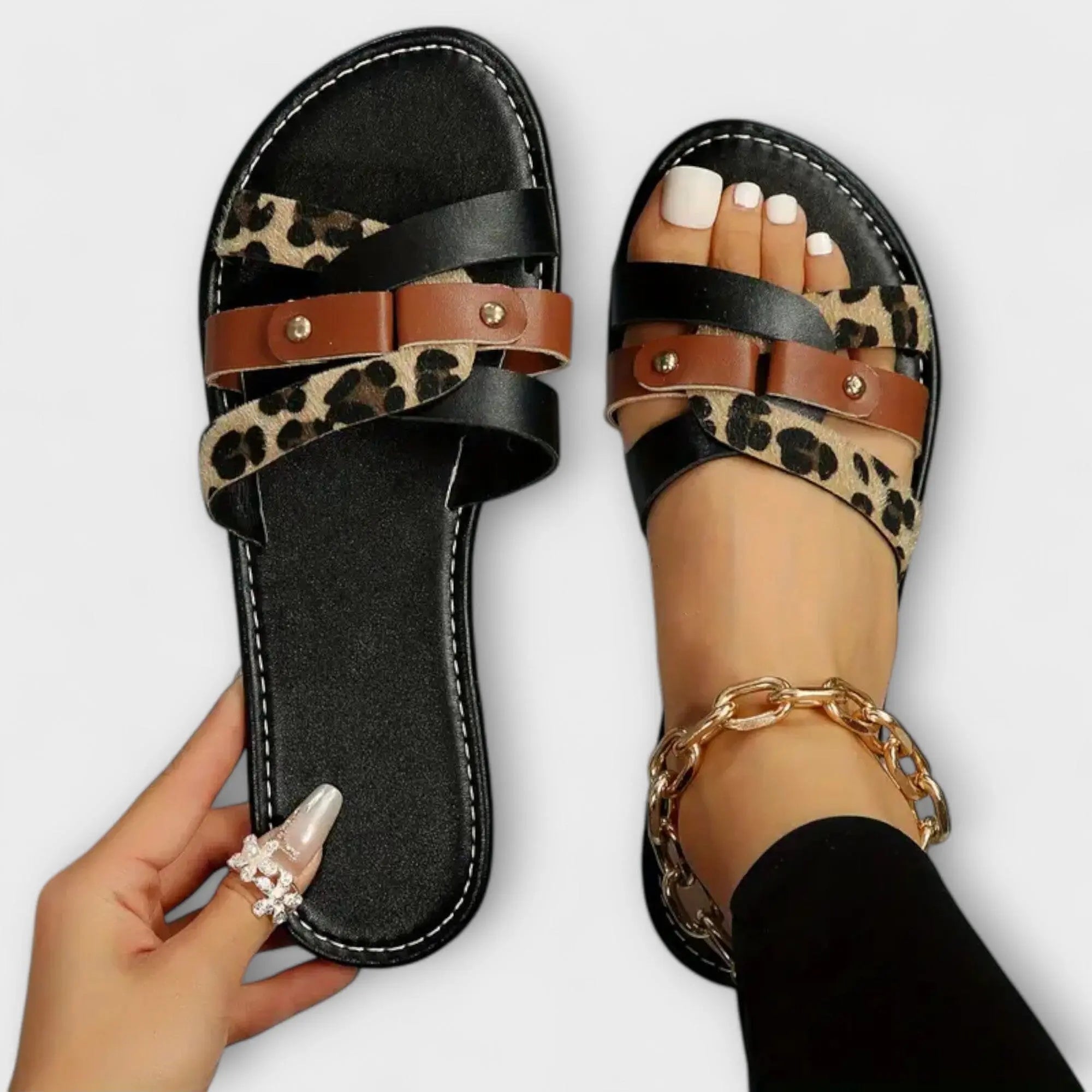 Silvia - Sandalen mit Leopardenmuster und Kreuzriemen